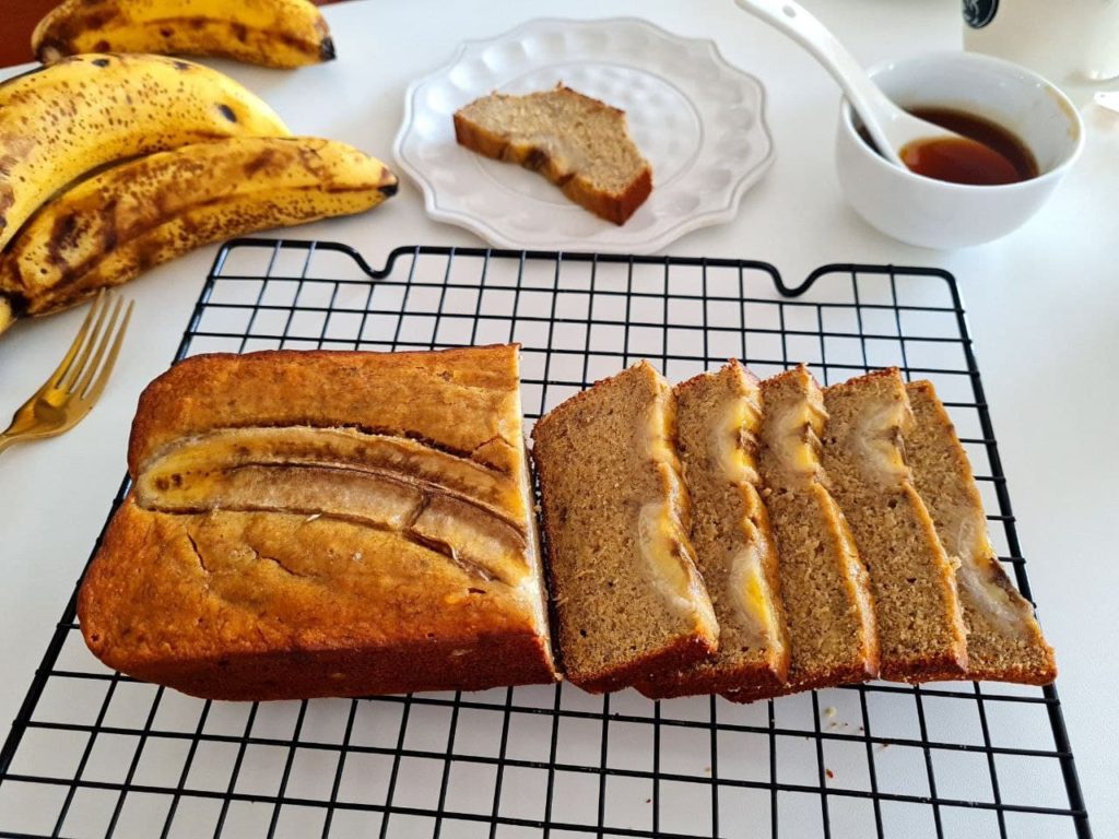 Banana bread de harina de garbanzos, sin huevos, sin lácteos, sin gluten